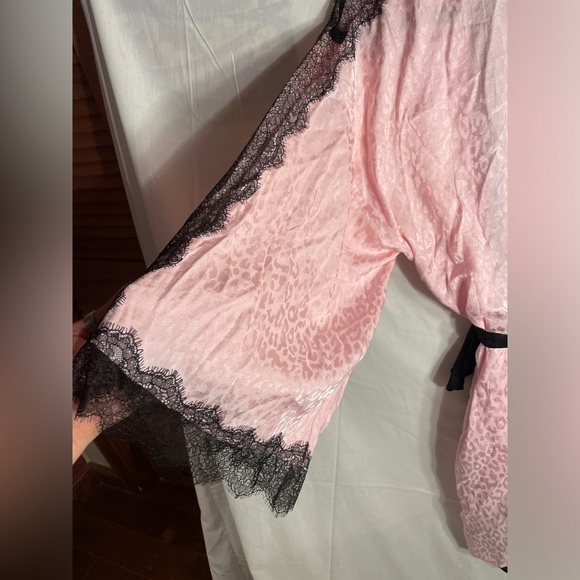 Victoria’s Secret Robe - Picture 4 of 4